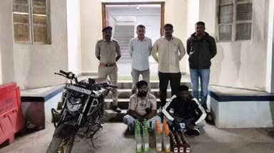 ગીર ગઢડા: સોનપરા ગામથી આલીધર ગામ તરફ જતા જાહેર રોડ પરથી 44 બોટલ વિદેશી દારુ સાથે 2 આરોપીને ગીરગઢડા પોલીસે ઝડપી લીધો