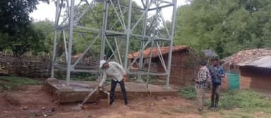 दंतेवाड़ा: सोलर हाईमास्ट संयंत्र लगाने से नियद नेल्लानार ग्रामों में पहुंची विकास की रोशनी