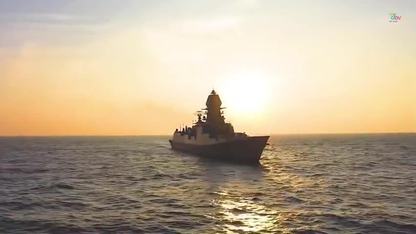 भारत आज #NavyDay पर अपनी नौसेना के वीर सैनिकों के साहस और पराक्रम को नमन करता है। समंदर की हर सीमा पर देश का मान बढ़ाने वाले इन जांबाज़ों को राष्ट्र का सलाम!
जय हिंद! 🇮🇳⚓
#IndianNavyDay