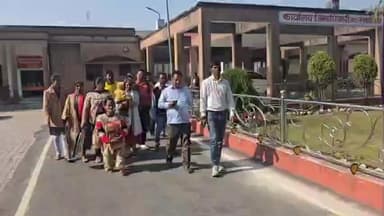 खलीलाबाद: ईसीसी एजुकेटर भर्ती में धांधली का आरोप, अभ्यर्थियों ने डीएम को सौंपा पत्र