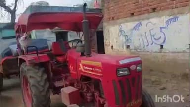 পুরুলিয়া ১: বালি বোঝায় ট্রাক্টর বেলকুড়ি গ্রামে রাস্তা দিয়ে পেরোতেই সমস্যায় গ্রামবাসীরা