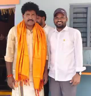 మడకశిరలో పదవ తరగతి విద్యార్థుల పబ్లిక్ పరీక్ష ఫీజును చెల్లిస్తున్న ఎమ్మెల్యే