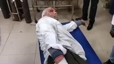 हाथरस: गांव भूतपुरा के पास बुलट को चार पहिया गाड़ी ने मारी टक्कर, सड़क हादसे में घायल 2 बुलट सवारों को लाया गया जिला अस्पताल