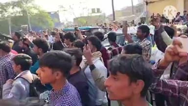 हसनपुरा: हसनपुरा में प्रशासन ने सड़क के दोनों ओर से अतिक्रमण हटाया