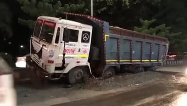 વડોદરા દક્ષિણ: નટુ ભાઈ સર્કલ પાસે યોગ્ય પેચવર્ક ણ કરવામાં આવતા ટ્રક ફસાઈ