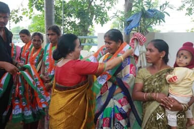 పాలకుర్తి: పాలకుర్తి నియోజకవర్గం అమర్ సింగ్ తండాలో TPCCవైస్ ప్రెసిడెంట్ ఝాన్సీ రాజేందర్ రెడ్డి సమక్షంలో కాంగ్రెస్లో బారీగా
చేరికలు