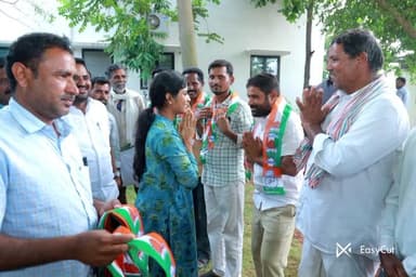 పాలకుర్తి: చెరువు ముందు తండాలో సుమారు 100 మంది బీఆర్ఎస్ కు రాజీనామా చేసి ఎమ్మెల్యే యశస్విని రెడ్డి సమక్షంలో కాంగ్రెస్లో చేరిక