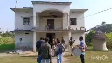 बरौली: बतरदेह गांव: पुलिस ने कोर्ट के आदेश पर मारपीट के तीन फरार आरोपियों के घर पर चिपकाया इश्तहार