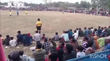 গলসি ১: পুরসা অগ্ৰগামী যুব সংঘের চ্যাম্পিয়ন ট্রফি ফুটবল প্রতিযোগিতার সেমিফাইনাল খেলা দেখতে ভিড় জমায় ফুটবলপ্রেমিরা