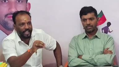 தேன்கனிகோட்டை: பாஜக அலுவலகத்திலிருந்து சேலம் பெருங்கோட்ட விவசாய அணி சங்கமத்திற்கு சென்ற பாஜகவினரை வாழ்த்தி அனுப்பிய மாவட்ட தலைவர்