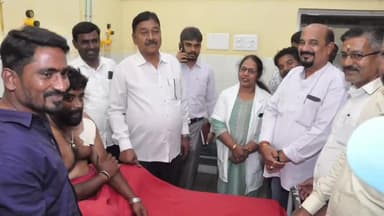 ಕೊಳ್ಳೇಗಾಲ: ಕಾಂಗ್ರೆಸ್ ಯುವ ಮುಖಂಡನಿಗೆ ಚಾಕು ಇರಿತ : ಪಟ್ಟಣದ ಆಸ್ಪತ್ರೆಗೆ ಶಾಸಕ ಕೃಷ್ಣಮೂರ್ತಿ ಭೇಟಿ, ಆರೋಗ್ಯ ವಿಚಾರಣೆ