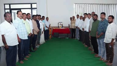 కామారెడ్డి: కలెక్టరేట్ లో మాజీ ముఖ్యమంత్రి, మాజీ గవర్నర్ రోశయ్య వర్ధంతి, చిత్రపటానికి పూలమాలు వేసి నివాళి : అదనపు కలెక్టర్లు