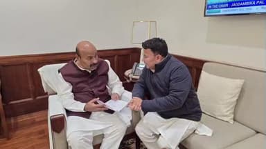 ঝালদা ১: দিল্লিতে সামাজিক ন্যায় বিচার ও ক্ষমতায়ন মন্ত্রীর সাথে সাক্ষাৎ পুরুলিয়ার বিজেপি সাংসদ জ্যোতির্ময় সিং মাহাতোর