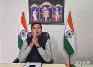 લાઠી: લાઠી રોડની ગટર સમસ્યા ગંભીર—માટી અને પથ્થરથી ભરાઈ ગઇ ચેમ્બરો, શૈક્ષણિક ક્ષેત્રના આગેવાનએ કરી નગરપાલિકામાં રજુઆત