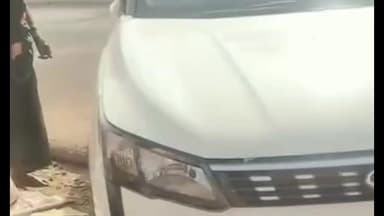 माडा: नौडिया बाजार में फुटपाथ पर बैठी महिला बाल-बाल बची