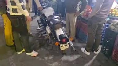 खतौली: खतौली कस्बे में पुलिस ने चेकिंग के दौरान आग उगलने वाली एक बुलेट को किया सीज, ₹12500 का चालान किया गया