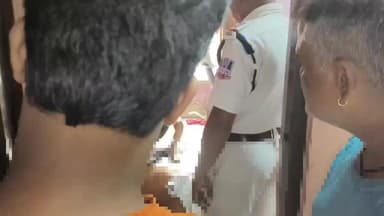 শ্রীরামপুর-উত্তরপাড়া: হুগলির উত্তরপাড়ায় অর্ধনগ্ন অবস্থায় রক্তাক্ত পচা গলা মৃতদেহ উদ্ধারের ঘটনায় ব্যাপক চাঞ্চল্য