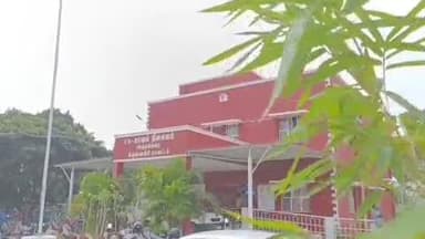 ஊத்தங்கரை: உப்புமாரியம்மன் கோவில் அருகே சாலையோரம் நடந்து சென்ற பெண் மீது கார் மோதி விபத்து மருத்துவமனையில் அனுமதி