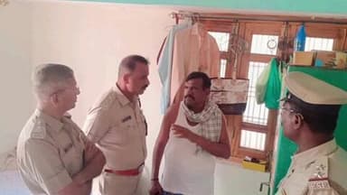 ಶೋರಾಪುರ: ನಗರ ಸಭೆ ಜೆಇ ಮಹೇಶ ಮಾಳಗಿ ಮನೆಯಲ್ಲಿ ಭಾರಿ ಪ್ರಮಾಣದ ವಸ್ತು ಕಳ್ಳತನ;ಸ್ಥಳಕ್ಕೆ ಪೊಲೀಸ ಅಧಿಕಾರಿಗಳ ಭೇಟಿ