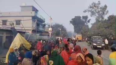 महाराजगंज: बरवा खुर्द के युवकों की कर्नाटक में करंट लगने से मौत के बाद शव गांव पहुंचते ही परिजनों में मचा कोहराम