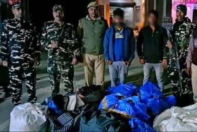 नौगढ़: थाना मोहाना पुलिस और SSB ने चेकिंग के दौरान ककरहवा बॉर्डर एरिया में दो लोगों को किया गिरफ्तार