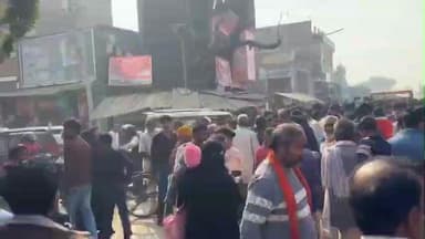 महाराजगंज: चिउटहा में मारपीट के आरोपियों की गिरफ्तारी न होने पर पीड़ितों ने किया चक्का जाम