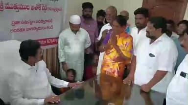 గిద్దలూరు: గిద్దలూరు పట్టణంలోని టిడిపి కార్యాలయంలో ప్రజా దర్బార్ కార్యక్రమంలో అర్జీలు స్వీకరించిన ఎమ్మెల్యే అశోక్ రెడ్డి