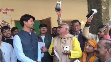 प्रतापगढ़: प्रतापगढ़ में कमीशन बढ़ाने की मांग पर कोटेदारों ने किया जोरदार प्रदर्शन, डीएसओ को सौंपा ज्ञापन