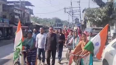 মাদারিহাট: বীরপাড়া চা বাগানের শ্রমিকদের বকেয়া মেটাতে বীরপাড়া থানায় স্মারকলিপি দিল বামফ্রন্ট