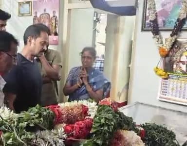 కదిరి పట్టణంలో రిటైర్డ్ ఉపాధ్యాయుడు మృతి నివాళులు అర్పించిన ఎమ్మెల్యే