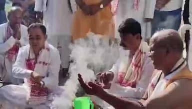 তেজপুৰ: ঠেলামৰাত আজি শ্ৰীশ্ৰী দূৰ্গা মন্দিৰ নিৰ্মাণৰ শিলান্যাস অনুষ্ঠান অনুষ্ঠিত হয়