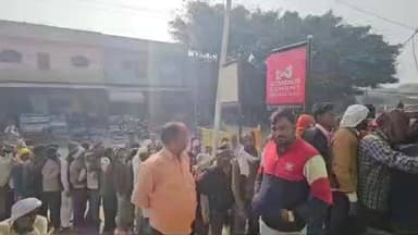 संभल: संभल में पुसावली सरकारी समिति सहित विभिन्न जगह पर जिलाधिकारी के आदेश अनुसार किसानों को पुलिस की मौजूदगी में शांतिपूर्ण कार्य