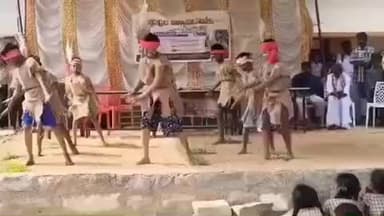 కళ్యాణదుర్గం: లక్ష్మణ్ పల్లి లోని జడ్పీ ఉన్నత పాఠశాలలో పేరెంట్స్ మీటింగ్ సందర్భంగా కోయా డాన్స్ తో అలరించిన విద్యార్థులు