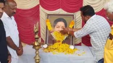 பந்தலூர்: பந்தலூர் பஜாரில் முன்னாள் முதல்வர் ஜெயலலிதா அவர்களின் நினைவு தினம் அனுசரிப்பு