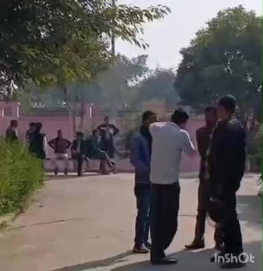 कासगंज: बारह पत्थर मैदान के निकट अज्ञात वाहन की टक्कर से मारुति कंपनी के शोरूम के सेल्समैन की हुई दर्दनाक मौत