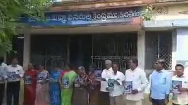 దర్శి: యుటిఎఫ్ పదవ తరగతి మోడల్ టెస్ట్ పేపర్స్ ఆవిష్కరించిన కురిచేడు మండల పరిషత్ అధ్యక్షురాలు కోటేశ్వరమ్మ