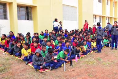 తంగళ్లపల్లి: చదువుతోపాటు ఆటలోను రాణించాలి:రాజన్న సిరిసిల్ల జిల్లా ఇంచార్జి కలెక్టర్ గరిమా అగ్రవాల్