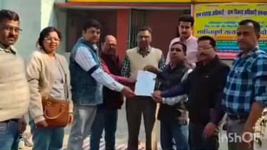 नानपारा: रिसिया विकासखंड में ग्राम विकास अधिकारी संघ ने अपनी मांगों को लेकर सौंपा ज्ञापन