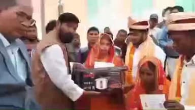 ज्ञानपुर: जनपद भदोही के विभिन्न जगहों में गूंजी शासकीय शहनाई, 272 जोड़ों ने थामा एक-दूजे का हाथ