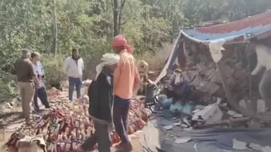 दुधि: दुद्धी में चावल के बिल्टी पर शराब की तस्करी, ट्रक पलटने से हुआ खुलासा