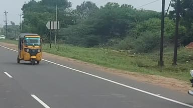 முசிறி: ஆனந்தா கார் டன் அருகே இருசக்கர வாகனத்தில் சென்றவர் நிலை தடுமாறி விபத்தில் சிக்கி சம்பவ இடத்தில் மரணம் TT PET காவல் துறையினர் விசாரணை