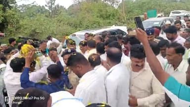 ಯಳಂದೂರು: ಹೊಂಗನೂರು, ಯಳಂದೂರು ಹಾಗೂ ವಿವಿಧ ಸ್ಥಳದಲ್ಲಿ ಸಚಿವ ಡಾ.ಮಹದೇವಪ್ಪನಿಗೆ ಹೂವಿನ ಮಳೆಯಿಂದ ಸ್ವಾಗತ