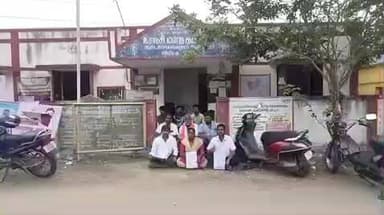 குமாரபாளையம்: காடச்சநல்லூர் ஊராட்சியில் ஆவணங்கள் முறையாக பராமரிக்க படாததை கண்டித்து பாஜகவினர் காத்திருப்பு போராட்டம் செய்தனர்