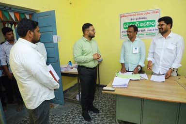 మేళ్ల చెరువు: నామినేషన్లు సజావుగా సాగాలి: కలెక్టర్ తేజస్ నంద్లాల్ పవార్ ఆదేశం