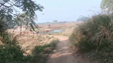 କେନ୍ଦ୍ରାପଡ଼ା ନଦୀ ବନ୍ଧ କଡ଼ରୁ NRGS କାର୍ଯ୍ୟ ନାମରେ ମାଟି ଉଠୁଥିବାରୁ ବିରୋଧୀ କଲେ ୱାଡମେମ୍ବର ଙ୍କ ପ୍ରତିନିଧି l ମନମୁଖିରେ କାର୍ଯ୍ୟ ଚାଲିଛ...