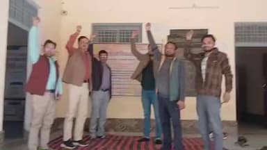 सिकंदरा: संदलपुर में अधिकारियों का विरोध तेज, गैर विभागीय कार्यों और बायोमैट्रिक उपस्थिति के खिलाफ धरना, BDO को सौंपा ज्ञापन