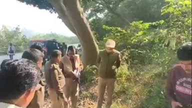 बिसवां: बिसवां क्षेत्र में कोटरा पुल के आगे काली पन्नी में लिपटा युवक का शव मिला, पुलिस ने पहचान कर पोस्टमार्टम के लिए भेजा