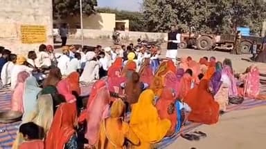 भोपालगढ़: रजलानी में आंदोलन को मिल रहा जनसमर्थन, तीसरे दिन अनिश्चितकालीन धरना जारी, अधिकारियों की गैरहाज़िरी से ग्रामीणों में रोष
