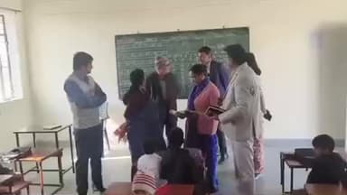 शाहपुरा: संभागीय आयुक्त ने विराटनगर के चतरपुरा में महात्मा गांधी विद्यालय का किया निरीक्षण