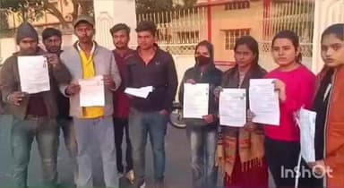 रॉबर्ट्सगंज: लोढ़ी स्थित संत कीनाराम PG कॉलेज पर छात्राओं ने किया हंगामा, एडमिट कार्ड पर 2 बजे का समय, परीक्षा 10 बजे करा दी गई